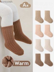 Çocuk SOCKS 2023 Sıcak Satış Bebek Kış Kış için Sıcak Yün Kaşmir Konforlu Kalın Orta Tüp Çorapları Çizgili 0-8yl231114