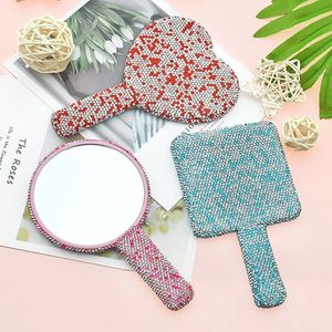 Kompakta speglar Luxury Diamond Hand Mirror Love Heart Mirror Female Handle Makeup Cosmetic Beauty Tools Handheld Vanity Make Up Mirror for Girls 231113