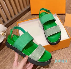 Kvinnor Comfort Sandals Summery Mono Gram Denim Graphic Signature Två främre remmar Italien Designer T-trend Style Shoes Anatomic Sandals Designer Woman