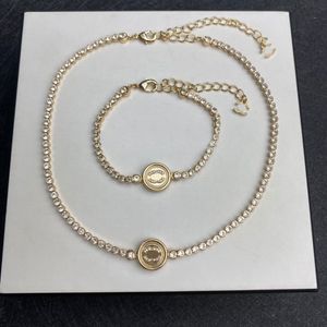 Stilista Placcato oro 18 carati Curb Catena Collane con pendente Marchio di lusso Doppia lettera Bracciale a catena geometrica Bracciale rigido Bracciale da uomo Collana da donna Gioielli