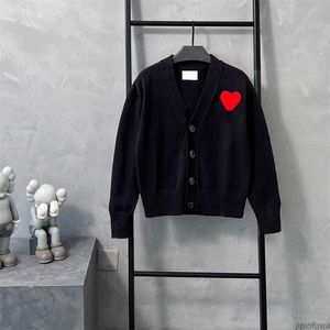 Paris amis amisweater cardigan tröja män kvinnor pullover är jag france designer broderi hjärta kärlek coeur svett stickade jumper hoodies amiparis v6qi