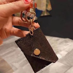 Nuevo diseñador Carta Monedero Llavero Llavero Monedero de moda Colgante Cadena de coche Encanto Flor marrón Mini bolso Baratija Regalos Accesorios