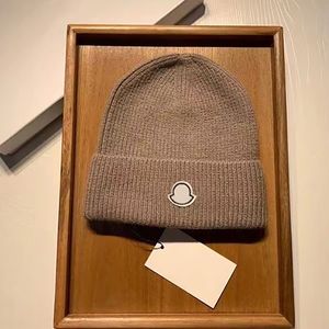 Şapka sıcak fular Beanie Tasarımcı Tasarımcı Hediye Örme Şapka Klasik Kafatası Kapakları Moda Kış Saçball Şapkaları Nefes Alabilir 8