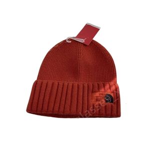 O designer de gorro do norte enfrentou o chapéu de alta qualidade outono adulto e o inverno bordando chapéu de malha casual versátil chapéu de lã masculina e feminina Proteção fria