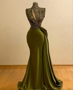 Olivgrön satin sjöjungfrun aftonklänningar hög hals spets applikation ruched court tåg formell kvällsfest slitage klänningar