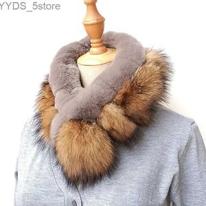 Scarves 2022 New Women Real Raccoon Fur Pom Scarf Winter Warm Short Natural Fur Scarves Genuine Raccoon Fur Rex Rabbit Fur Muffler YQ231114