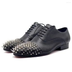 Scarpe eleganti moda uomo in vera pelle di alta qualità Oxford casual rivetti fatti a mano neri affari per
