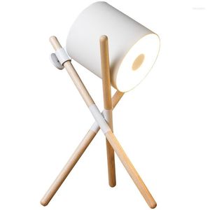 Table Lamps Nordic Creative LED Lamp Modern Simple Foyer Bedroom Bedside Walnut Wood Tripod Standing Light Home Decor Leather