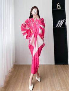 Nowy issey Casual Planted Designer Style modowy Sukienka z rękawem w dekolcie w dekolcie luźna przyjęcie domu swobodne wszechstronne odzież wierzchnią 480