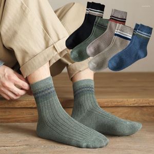 Erkek çoraplar pamuk örgü çizgili uzun renkli harajuku retro siyah beyaz mürettebat Japon yüksek gevşek erkekler komik