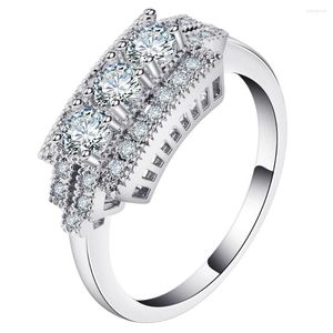 Bröllopsringar Shining Pave Zircon Stone Engagement for Women Silver Color Unique CZ Round Female Charm Ringen Voor Vrouwen