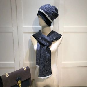 New Fashion Designer Hat Scarf Set Luxury Men's Winter Scarf Brand Snapback Seda Satin Checkered Scarf Skate Skateboard Cap Black Kc Woman Beanie Neckerchief Se