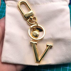 Luxur Designer Keychain Fashion Letter Formhänge Keychains Fashion Gold Keys Buckle Mens Womens Ornaments High Quality