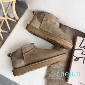 Brown Ultra Mini Platform Boots tofflor Kvinnor Vinter Varm snö Lågtoppstart Slip-On Päls Ankle Snow Booties