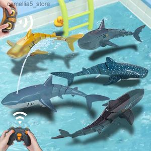 Electric/RC Animals 2.4G Radio Remote Control Shark Water Bath Toys Kids Barn Barn Simning Pool Elektrisk RC Fiskdjur Submarine Boats Whale Q231114