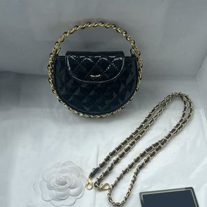 23K Mulheres Couro Envernizado Hula Hoop Meia Lua Bolsas Embreagens Metal Dourado Hardware Matelassê Corrente Crossbody Ombro Bolsas de Festa à Noite Bolsa Preta Branca 16X14CM