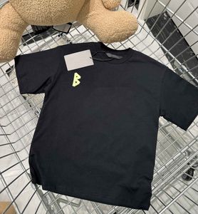 豪華なデザイナーベビー服ファッションチャイルドTシャツ半袖と丸い首の子供Tシャツクラシックコットンキッズ服