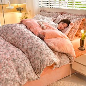 Bedding sets Winter Thickened Milk Velvet Carved Velvet Four-piece Set Double-sided Flannel Coral Fleece Bed Sheet Quilt Cover Three-piec 231114