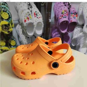 Slipper Dzieci Flip Flop Flop Kapcieczki projektant maluch Croc sandałów dziura zatyka chłopców butów plażowych niemowlęta niemowlęta