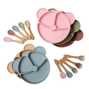 Tazze Piatti Utensili Set per l'alimentazione del bambino BPA Free Stoviglie in silicone per bambini Colore solido impermeabile Piatto da pranzo Sucker Ciotola e cucchiaio Forchetta per bambini AA230413