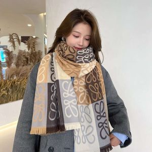 وشاح نمط جديد للنساء في الخريف والشتاء النسخة الكورية من Plaid الدافئ Long Rowei Shawl أنثى Tiktok البث المباشر