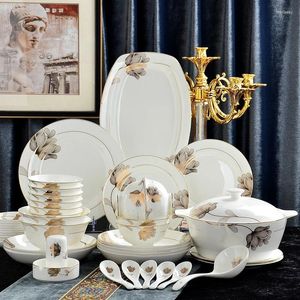 Set di stoviglie Set da 46 pezzi Trova Bone China Design foglia oro Porcellana Cucina coreana Piatto natalizio Cena