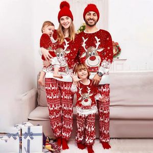 Aile Eşleşen Kıyafetler Noel Aile Eşleştirme Pijamalar Yetişkinler Çocuklar Aile Kıyafet 2 PCS Toppants Xmas Placare Bebek Tulum Yıl Giysileri 231113