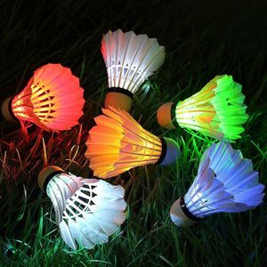 Badminton ShuttleCocks 4 PCs LED ILUSTIMENTAÇÃO Birdies Shuttlecock brilhando para esportes ao ar livre Sal99 230413