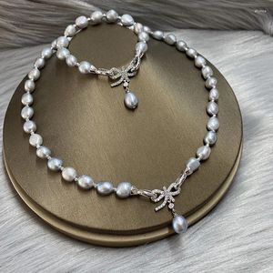 Collana, orecchini, papillon e braccialetto con perle barocche grigie d'acqua dolce