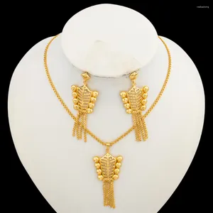 Colar brincos conjunto nigeriano cor de ouro jóias para mulheres balançar e pingente aniversário noiva presente design jóias