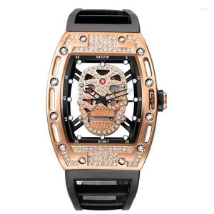 Relógios de pulso The Tonneau Outdoor Sports Men Diamond Skull Dial Watches Band Silicone 3 Colors Fashion Quartz Watch Relogio Masculino