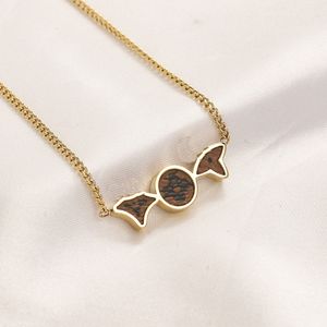 Fashion necklace Designer Choker Pendant Necklaces Exquisite Women Gift Leather Long Chain Spring Romantic Gold Clover Necklace Love Jewelry Wholesale ZG2257