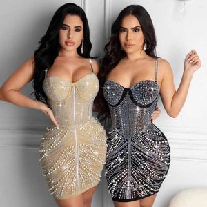 Casual Dresses Sexig Rhinestone Pearls Sparkly Party Dress Women Club bär Elegant stropplös Bodycon Mini -födelsedag Celebrity