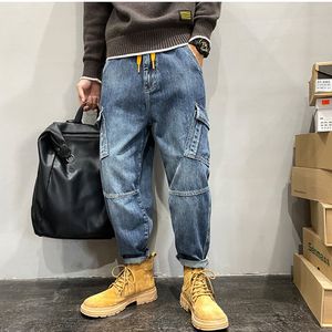 Herrbyxor streetwear män mönster blå mopp byxor mode hip hop flera fickor breda ben överaller temperament mångsidiga jeans höst 230414