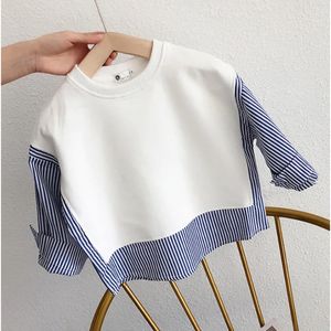 T-Shirts Bebek Erkek Beyaz Çizgili Patchwork Sweatshirt Bahar Sonbahar Çocuklar Çocuk Koleji Beyefendi Kore Uzun Kollu Gömlek 230414