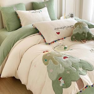 Conjuntos de cama Cartoon Árvore de Natal Inverno Espessado e Quente Leite Veludo Conjunto de Quatro Peças com Dupla Face Veludo Coral Velvet Duvet Cover 231114