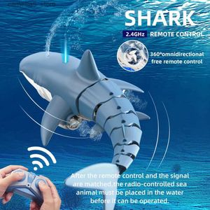 Elétrica / RC Animais Smart Rc Shark Máquina Baleia Spray Água Brinquedos para Meninos RC Animais 30-40m De Controle Remoto Robôs Peixes Brinquedos Elétricos para Crianças Q231114