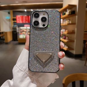 Luxury Triangle P Mobiltelefonfodral för iPhone 14 14Plus 14Pro 13 13Pro 12 Pro Max 11 Clear Glitter Rhine Stone Case Bling Shiney Cover iPhone14 Mous Phone Case