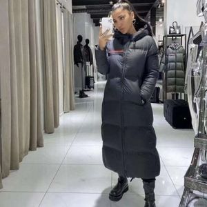 2023 Piumino da donna Abbigliamento firmato P Family Parka invernale con cappuccio Cappotto caldo da esterno Lungo dall'aspetto gradevole