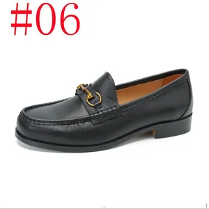 8Model Luxury Brand Men's Suede Suede Shoes Sapatos feitos à mão em sapatos de vestido de grife preto