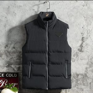 2023 PRA Gilet da uomo firmato grande triangolo design selezionato Tessuto lussuoso e confortevole morbido cappotto invernale da uomo sano e resistente all'usura