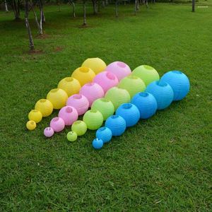 Weihnachtsdekorationen 50pcs 12 Zoll 12 Farbe Runde Papierlaternen 30 cm weißer chinesischer Ball Reislampe für Hochzeitsfeier Dekoration Urlaub