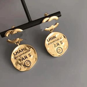 20 Style 18K złoty projektanci Projektanci Marka Projektant Letter Ear Stud Kobiety Kryształ Pearl Geometryczne kolczyki na przyjęcie weselne Akcesoria