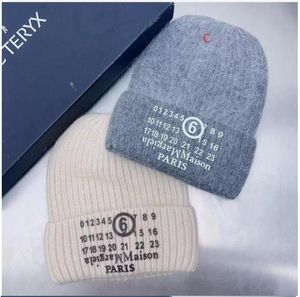 Gorro/bonés de caveira moda margiela brimlesscap chapéu de malha de designer feminino chapéu quente coelho cabelo proteção de orelha chapéu de malha