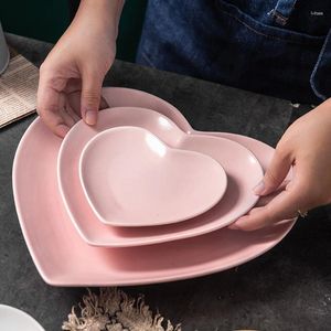 Тарелки Morandi Цветная керамическая тарелка в форме сердца Изысканный фарфор Западный большой поднос для чая Кондитерские миски для фруктов Посуда для приготовления пищи