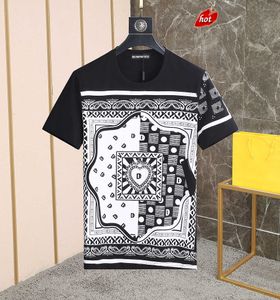 Mens Designer T -shirt italiensk Milan Fashion Scarf Print Tshirt Summer Black White Tshirt Male Hip Hop Streetwear 100 Cotton Tops 120 Dsquare 2 D2 DSQS DSQ2S 956I