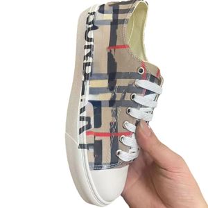 Luxury Casual Shoes Couples Classic Canvas Plaid Sneakers Lace-up All-Match Flat Sneakers