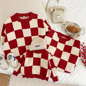 Passende Familienoutfits 4287E Eltern- und Kinderkleidung Roter schlichter Pullover Winter Frühling Strickoberteil Plaid Lässiger Reißverschluss 231115