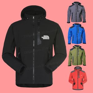 Wholesaler Men Designer Waterproof Breathable Softshell Jacket Men Outdoors Sports Coats women Ski Hiking Windproof Winter Outwear Soft Shell men hiking jacket