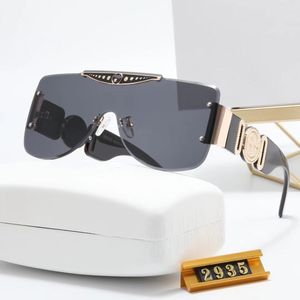 Sıcak Moda Tasarımcı Güneş Gözlüğü Orijinal Gözlükler Açık Gölgeler PC Çerçevesi Moda Klasik Lady Mirrors Kadınlar ve Erkekler İçin Gözlükler Unisex Box